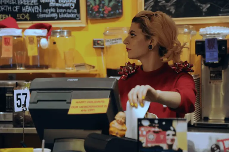 What Time Does Walmart Service Desk Close In 2022? [A Complete Guide